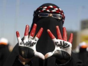 متظاهرة يمنية تطالب بمحاكمة صالح