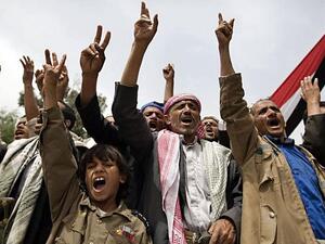 Economic experts note the current crisis in Yemen has greatly impacted the Yemeni economy, especially the banking organizations