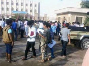 مسلحون متشددون يغلقون كليات في جنوب اليمن بسبب الاختلاط
