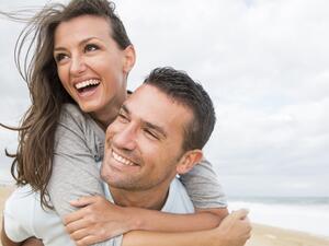  أن الأزواج الذين يحتفلون بانتظام بالأوقات الجيدة، يتمتعون بالسعادة