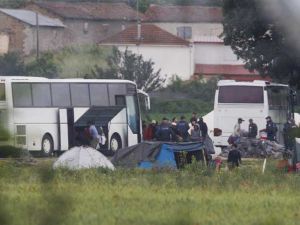 الشرطة اليونانية تباشر إخلاء مخيم المهاجرين في ايدوميني
