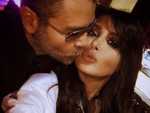 يوري مرقدي وزوجته  فوق السرير