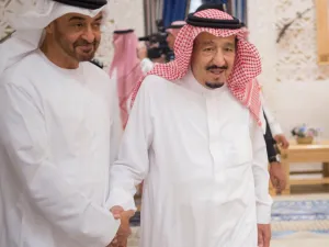يرافق ولي عهد أبوظبي وفد رفيع المستوى، من بين أعضائه طحنون بن زايد آل نهيان، مستشار الأمن الوطني