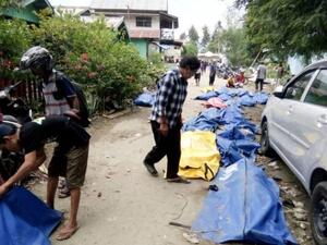 العثور على نحو 2000 جثة بعد زلزال اندونيسيا والتسونامي