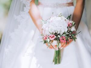 رمضان.. فستان زفاف بدينار للتشجيع على الزواج
