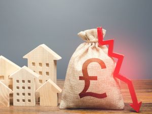 UK housing prices take biggest hit in 14 years
