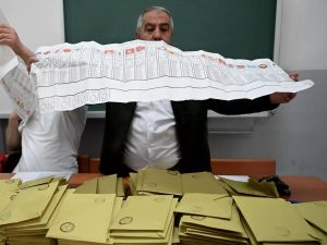 Turkish stocks fall as elections runoff approaches
