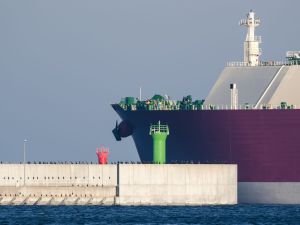 China signs second major Qatar LNG deal