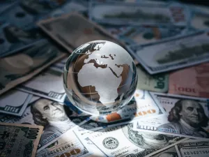 Inflation risks decoupling of global monetary policy