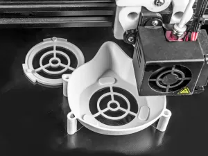 UAE: Tech Lab Produces 25,000 3D-Printed Masks On Weekly Basis