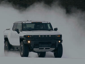 ’جي إم سي‘ تختبر ’هامر EV‘ في ظروف مناخية قاسية مع حرارة تقلّ عن الصفر وتعلن عن تاريخ الكشف عن نسخة الـSUV