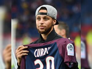 NBA Star Steph Curry Asks Twitter for Crypto Advice, Slam Dunks Deal With Crypto Platform