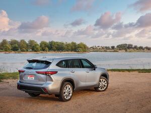  أحدث سيارة رياضية متعددة الأغراض هايبريد من علامة تويوتا متوفرة الآن في الإمارات