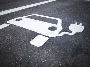 قطاع صناعة السيارات على أعتاب نقطة التحول نحو الكهربائية