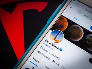 Facebook Verified Bitcoin Scammer Posing As Elon Musk