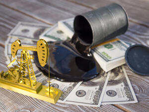Oil Declines As OPEC+ Sticks to Gradually Raise of Output