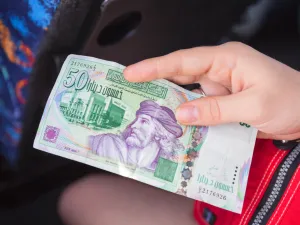تونس: توجه لإلغاء فئة الـ50 دينار بهدف التصدي لسوق العملات السوداء