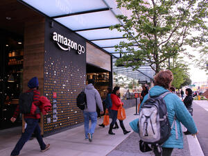 Why Are Famous Online Businesses Going Back to the Physical World?