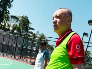 اردوغان ينشر فيديو له وهو يلعب السلة لتفنيد شائعات حول صحته
