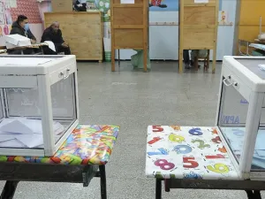 بدء فرز الأصوات في الانتخابات المحلية بالجزائر