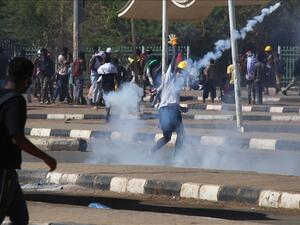 مواجهات بين قوات الامن السودانية ومتظاهرين في محيط قصر الرئاسة