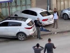 فيديو يوثق إعدام جندي إسرائيلي شابا فلسطينيا بأربع رصاصات في حوارة