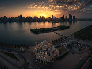 الشارقة.. زيادة أيام العطلة الاسبوعية رفعت من انتاجية الموظفين