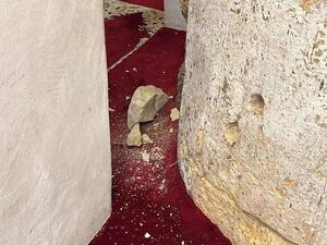 أعمدة الأقصى القديم تتداعى بفعل الحفريات الإسرائيلية