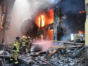 الكويت.. حريق ضخم يلتهم اكثر من 20 محلا في سوق المباركية (فيديو)