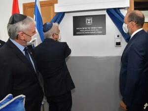 يائير لابيد وزير الخارجية الإسرائيلي، الذي يشغل حاليا منصب رئيس الوزراء يفتتح مكتب التمثيل الدبلوماسي للدولة العبرية في الرباط في أغسطس/آب 2021