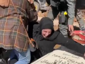 مقدسية ثكلى تستميت لحماية قبر ابنها من الجرافات الاسرائيلية