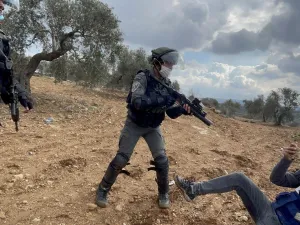 إصابة عشرات الفلسطينيين بمواجهات مع القوات الاسرائيلية بالضفة