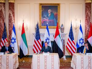 عبد الله بن زايد يعتزم زيارة إسرائيل قريبا