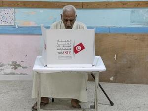 تونس.. اتساع دائرة المقاطعة للانتخابات وتحذيرات من "انفجار عام"