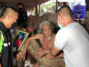 اعتقال زعيم طائفة تعبد الجثث وتقتات على البول والبراز