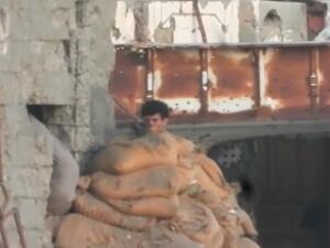 لحظة قنص قناص حوثي في الحُديدة!