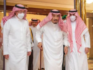 الملك سلمان يغادر المستشفى