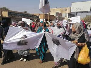 سودانيات يتظاهرن للتنديد بقتل المحتجين