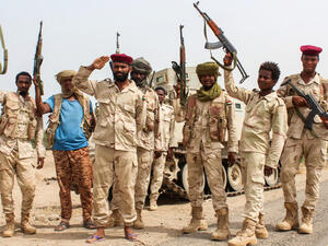 مقتل واصابة عشرات الجنود السودانيين بصاروخ حوثي في اليمن