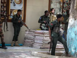 12 قتيلا في اطلاق نار وتفجير انتحاري وسط مقديشو