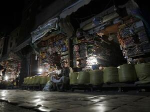 عدن تغرق في الظلام بسبب نفاد الوقود