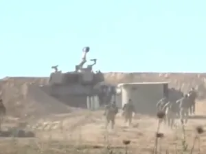 جنود اسرائيليون يفرون للاحتماء بالملاجئ من صواريخ غزة (فيديوهات)