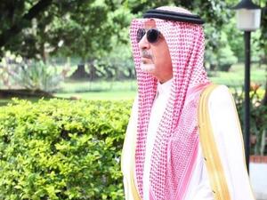 إصابة وزير الدولة السعودي أحمد قطان ووالدته في حادث سير بإيطاليا