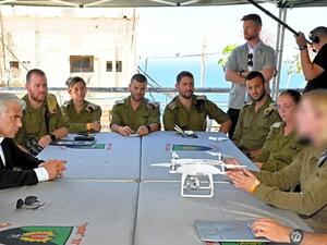 غانتس يهدد بحرق قادة لبنان