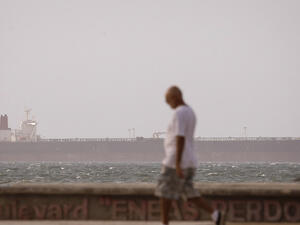 اليونان تحتجز ناقلة نفط روسية