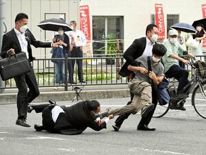 اليابان.. لحظة إطلاق النار على شينزو آبي