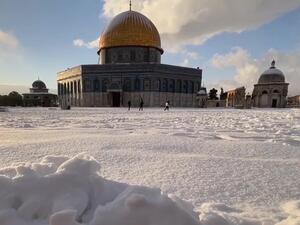 الثلوج في باحة الاقصى