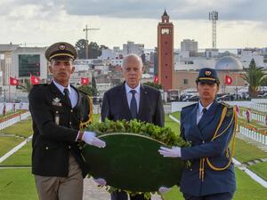 سعيّد خلال إشرافه على موكب إحياء الذكرى 59 لعيد الجلاء بمدينة بنزرت شمالي البلاد