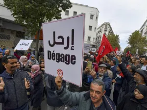 المئات يتظاهرون في تونس قبل أسبوع من انتخابات "فصلت على مقاس سعيّد"