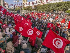 المئات يتظاهرون في تونس احتجاجا على سياسات سعيّد